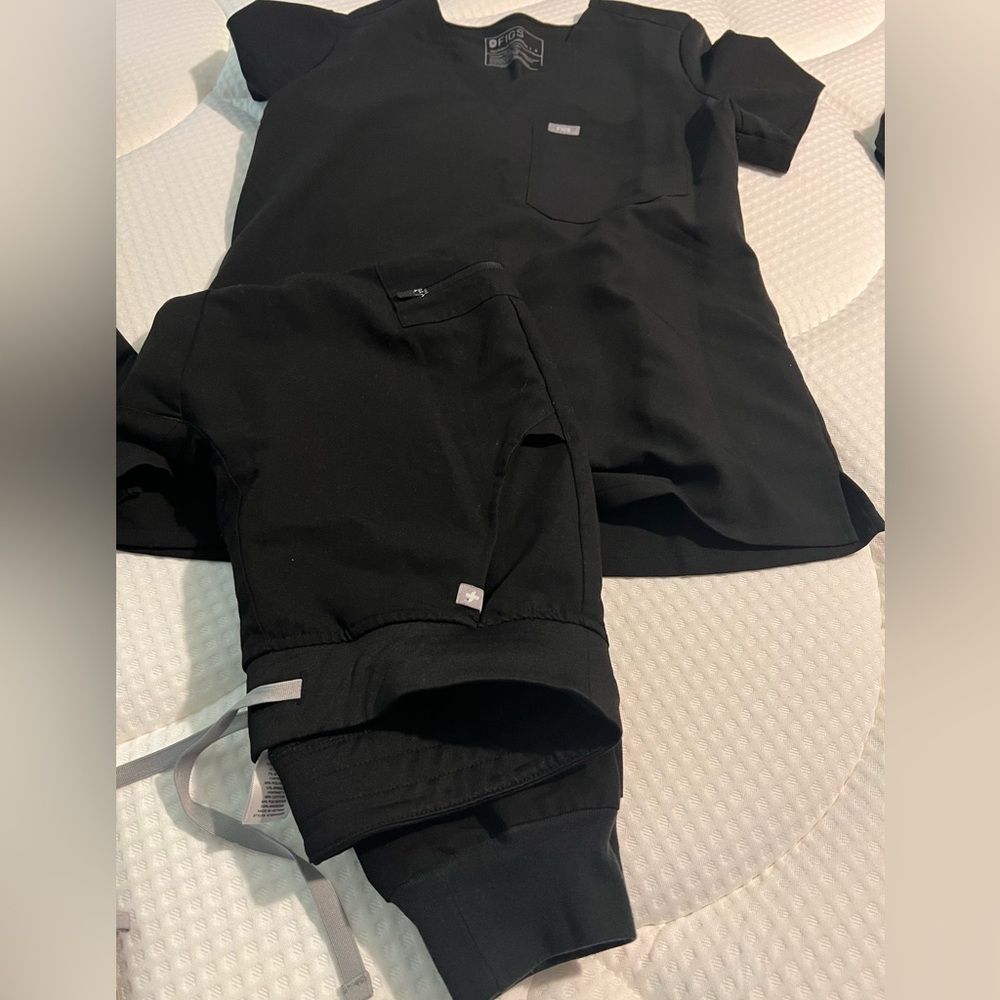 Figs joggers set with a Zamora top both are size small.